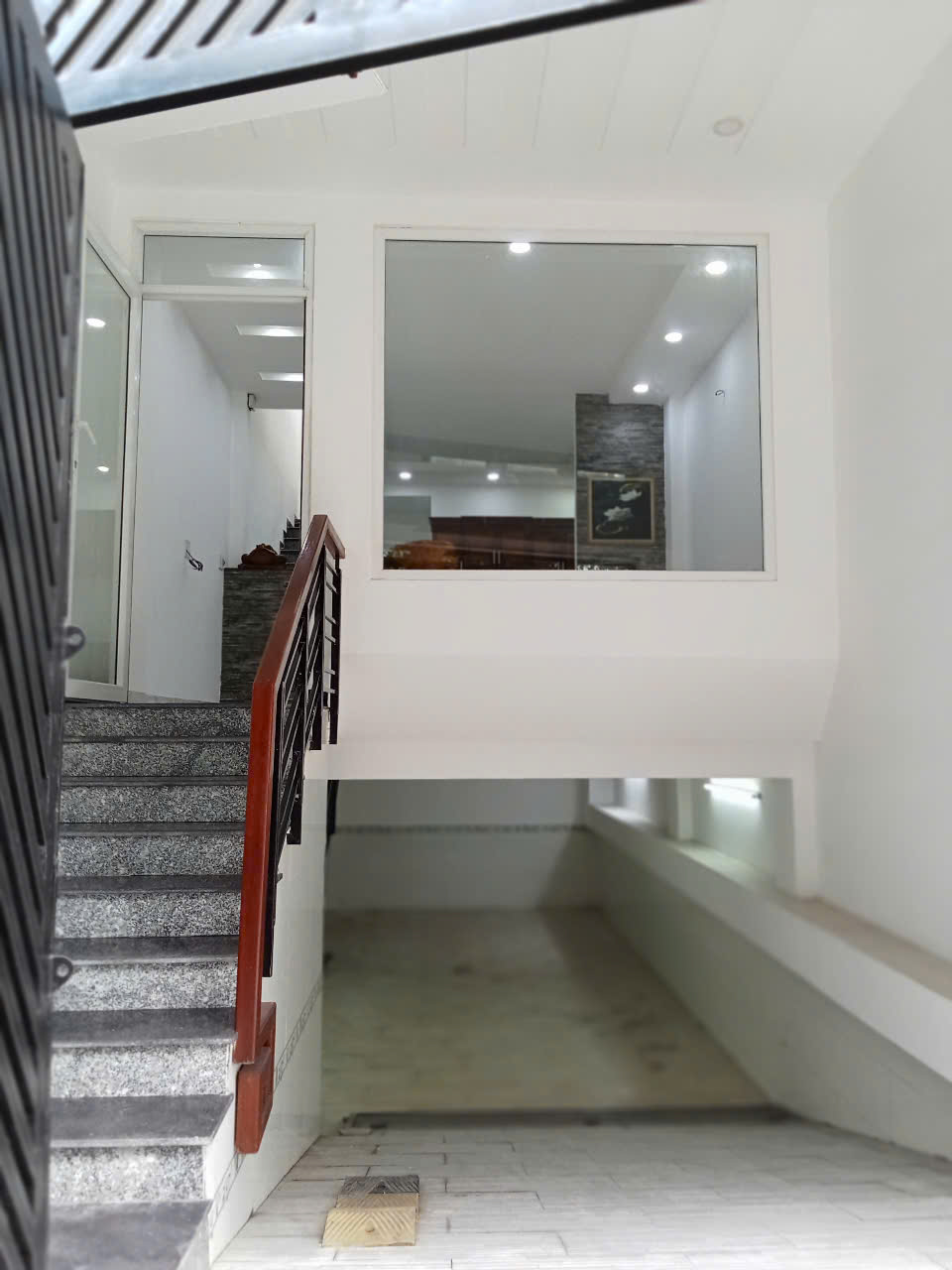 SIÊU PHẨM NHÀ ĐẸP – CÓ TẦNG HẦM ĐỂ XE-HẺM XE HƠI 6M – Q12, CHỈ 5 TỶ 5 - Ảnh 1