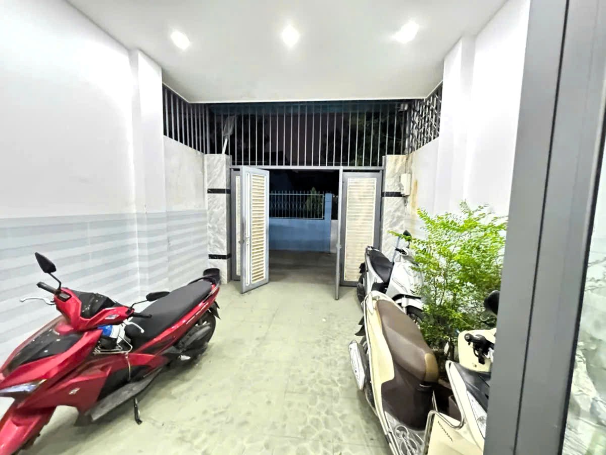 Bán nhà 2 tầng mới đẹp đường số 11 Linh Xuân, sân ô tô, 3pn - Ảnh 3