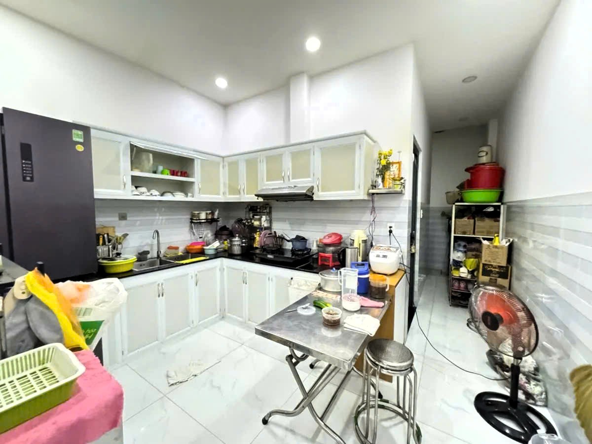 Bán nhà 2 tầng mới đẹp đường số 11 Linh Xuân, sân ô tô, 3pn - Ảnh 1