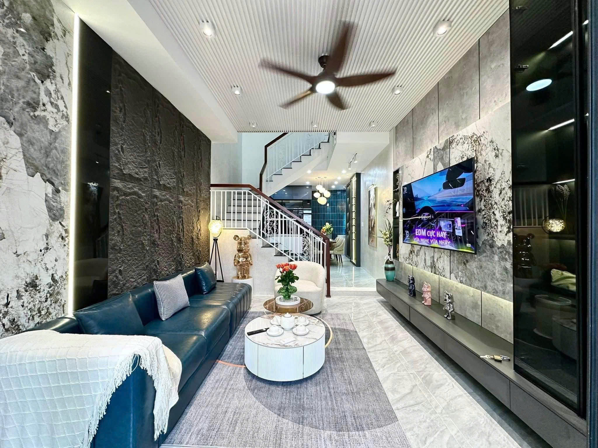 Nếu bạn muốn mỗi ngày nhẹ như tuổi thơ, chọn ngay nhà 3 mặt tiền này, chill như resort giữa Q10 - Ảnh chính