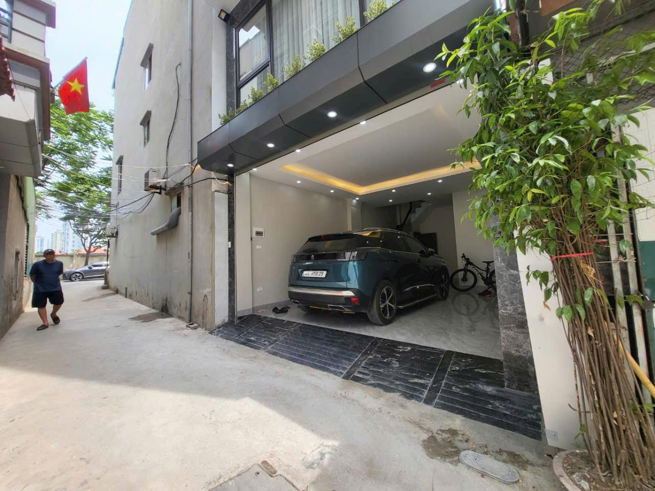 NHÀ 7 TẦNG GARA OTO- THANG MÁY-ĐẦY ĐỦ NỘI THẤT CHỈ VIỆC VỀ Ở, NGAY CẦU VĨNH TUY, PHƯỜNG LONG BIÊN - Ảnh chính