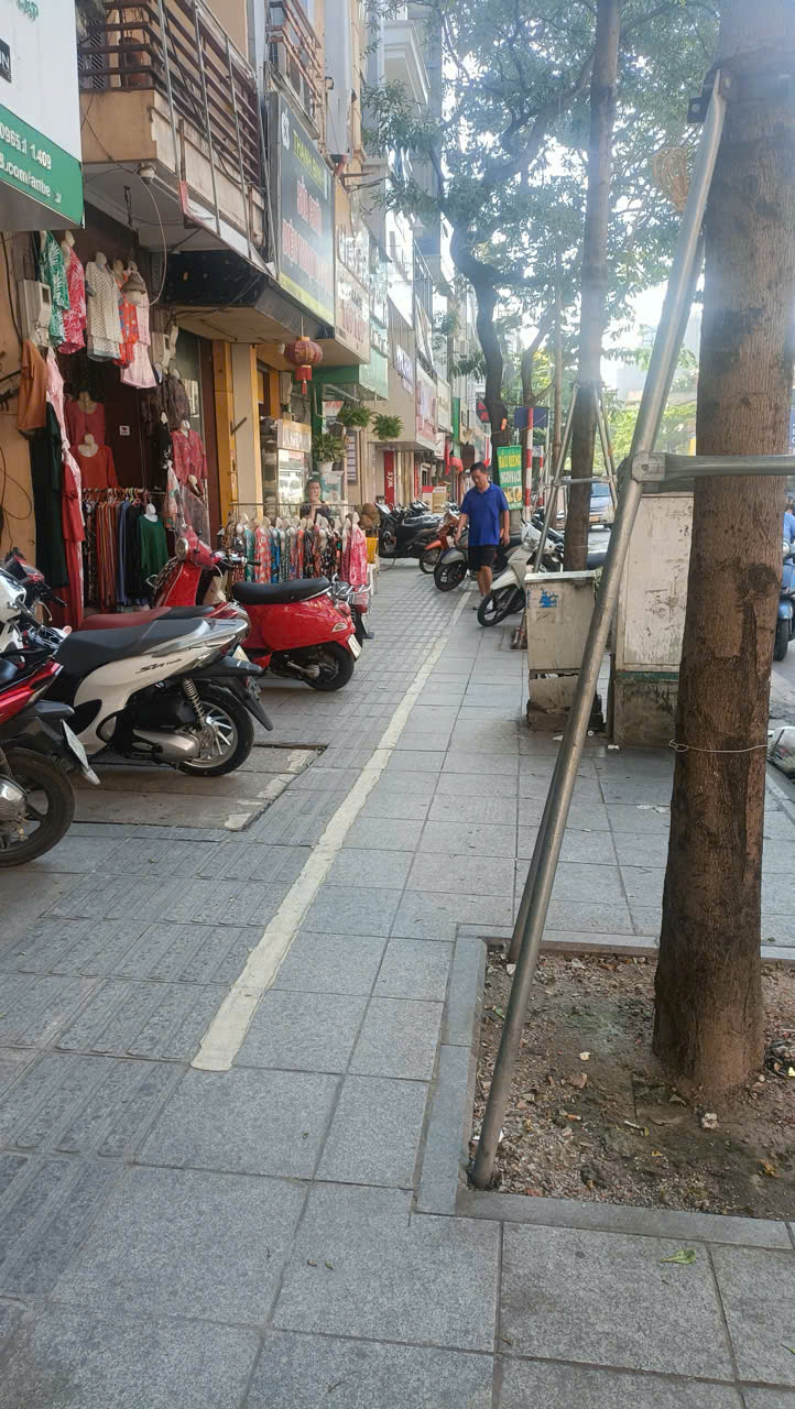 Sổ phân lô vỉa hè mênh mông tại Khâm Thiên,kinh doanh sầm uất 52 m2,16  tỷ 2,dòng tiên 23tr/tháng - Ảnh chính