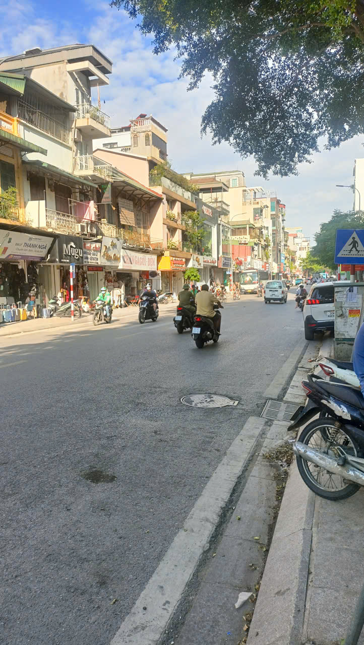 Sổ phân lô vỉa hè mênh mông tại Khâm Thiên,kinh doanh sầm uất 52 m2,16  tỷ 2,dòng tiên 23tr/tháng - Ảnh 1