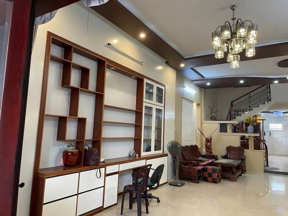 Bán gấp Nhà Nguyễn Thượng Hiền . P.5 . PN - đường 8m- 90m2 ( 4.2 X17 m ) nở hậu - 3 tầng - BTCT - - Ảnh chính