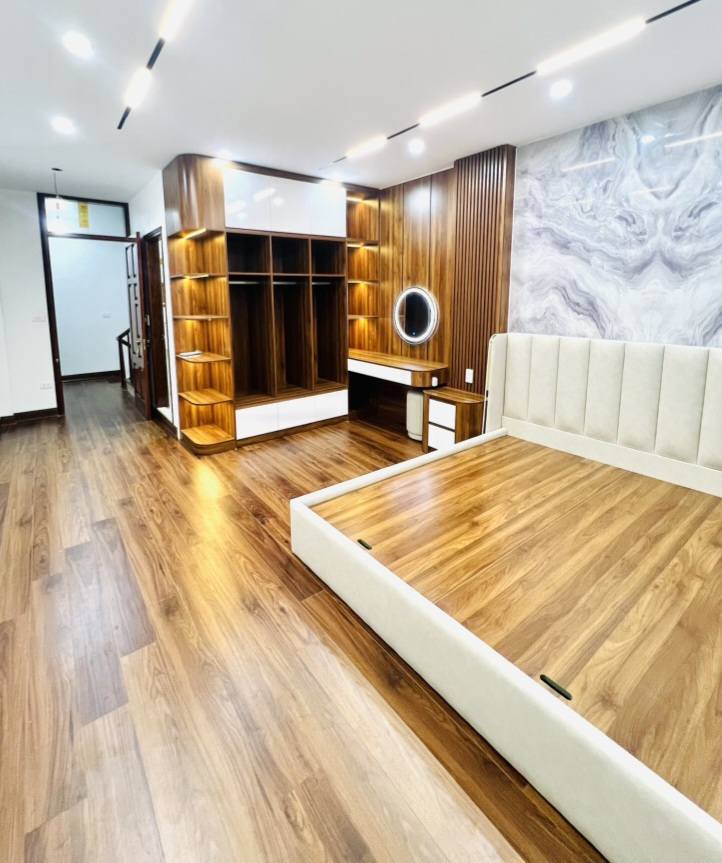 Nhà 5 tầng 75m2 phố Láng Hạ, lô góc oto gần phố - Ảnh chính