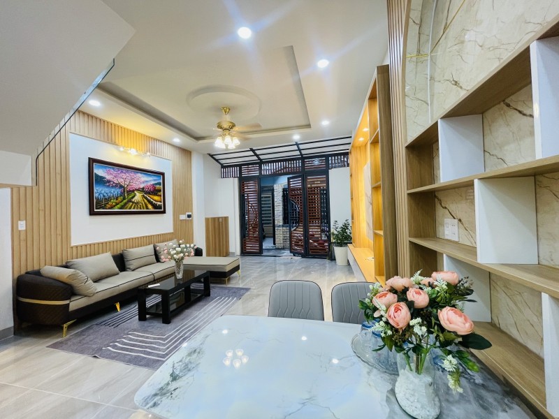 Bán nhà Hẻm Nguyễn Duy Cung - ngay Emart Phan Huy Ích, 4,6x12,6m, 4 Tầng - 4Pn, 5,5 tỷ. - Ảnh 1