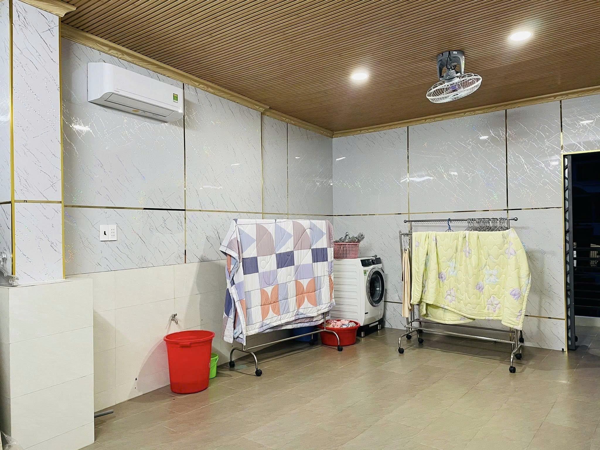 Bán nhà Mặt tiền Lạc Long Quân - ngay chợ Vải Tân Bình, 4,9x14m, 4 Tầng - 4PN, 17,9 tỷ - Ảnh 1