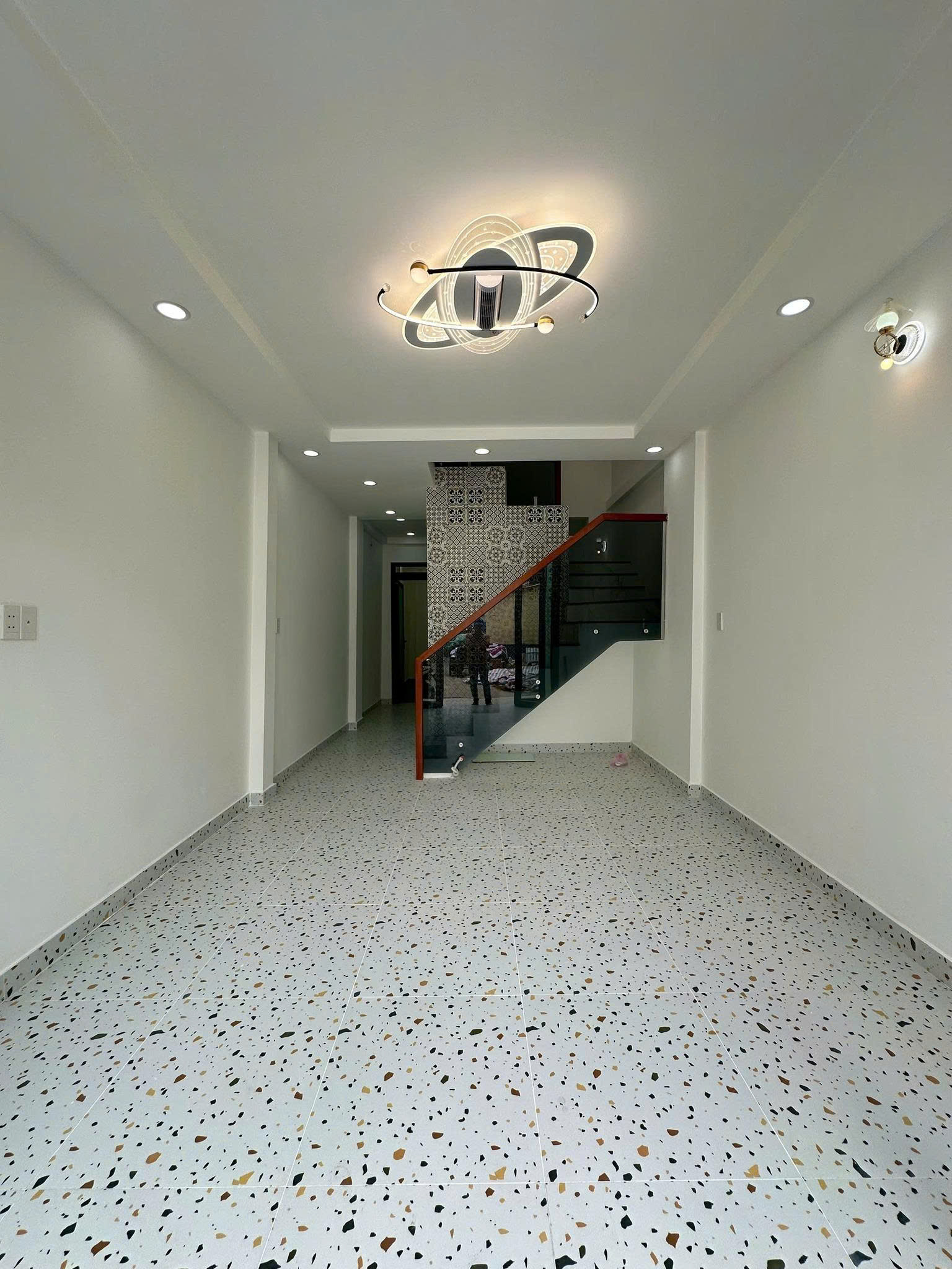 Nhà mới 1 lầu đúc/3PN hẻm 8m oto trước cửa Âu Dương Lân P3Q8 - Ảnh chính