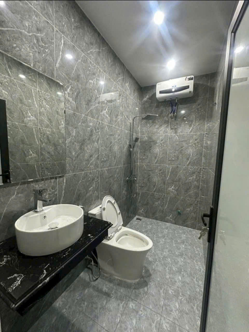 Bán nhà Khúc Thừa Dụ, 62m 3 tầng mới tinh, sân cổng riêng, giá 3.75 tỉ - Ảnh 4