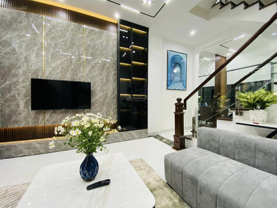 Bán nhà Bằng Liệt - Linh Đàm, 56m2 x 4 tầng, đẹp, gần đường, giá 7.9 tỷ, ngõ to, rộng - Ảnh 1