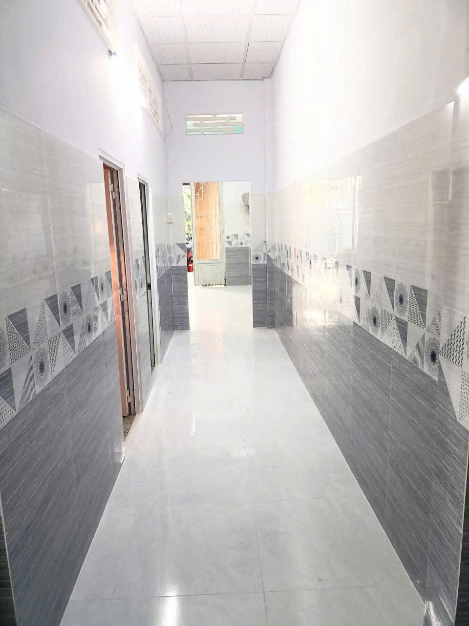 NHÀ CẤP 4 CÒN MỚI NGAY PHAN VĂN HỚN, HÓC MÔN – 96M2 SHR – CHỦ BÁN GẤP 895TR - Ảnh 1