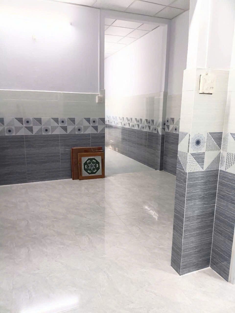 NHÀ CẤP 4 CÒN MỚI NGAY PHAN VĂN HỚN, HÓC MÔN – 96M2 SHR – CHỦ BÁN GẤP 895TR - Ảnh 2
