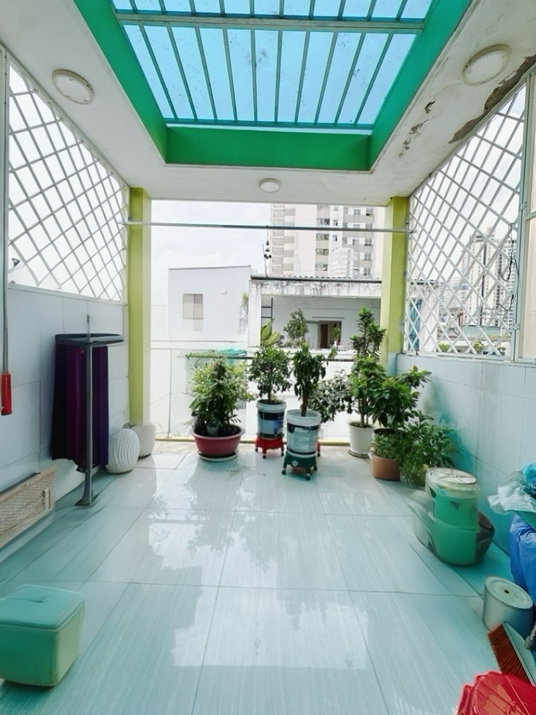 BÁN NHÀ ĐƯỜNG HOÀNG DIỆU- GẦN SIÊU THỊ , TRƯỜNG ĐẠI HỌC LUẬT NGUYỄN TÂT THÀNH  QUA Q1 CHỈ 3 PHÚT. - Ảnh 2