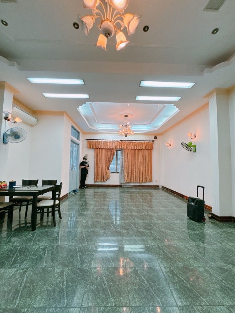 BÁN NHÀ KIỂU BIỆT THỬ PHÁP- NGANG KHỦNG - XE HƠI NGỦ TRONG SÂN NHÀ ĐƯỜNG HOANG DIỆU GIAO THƯƠNG - Ảnh 1