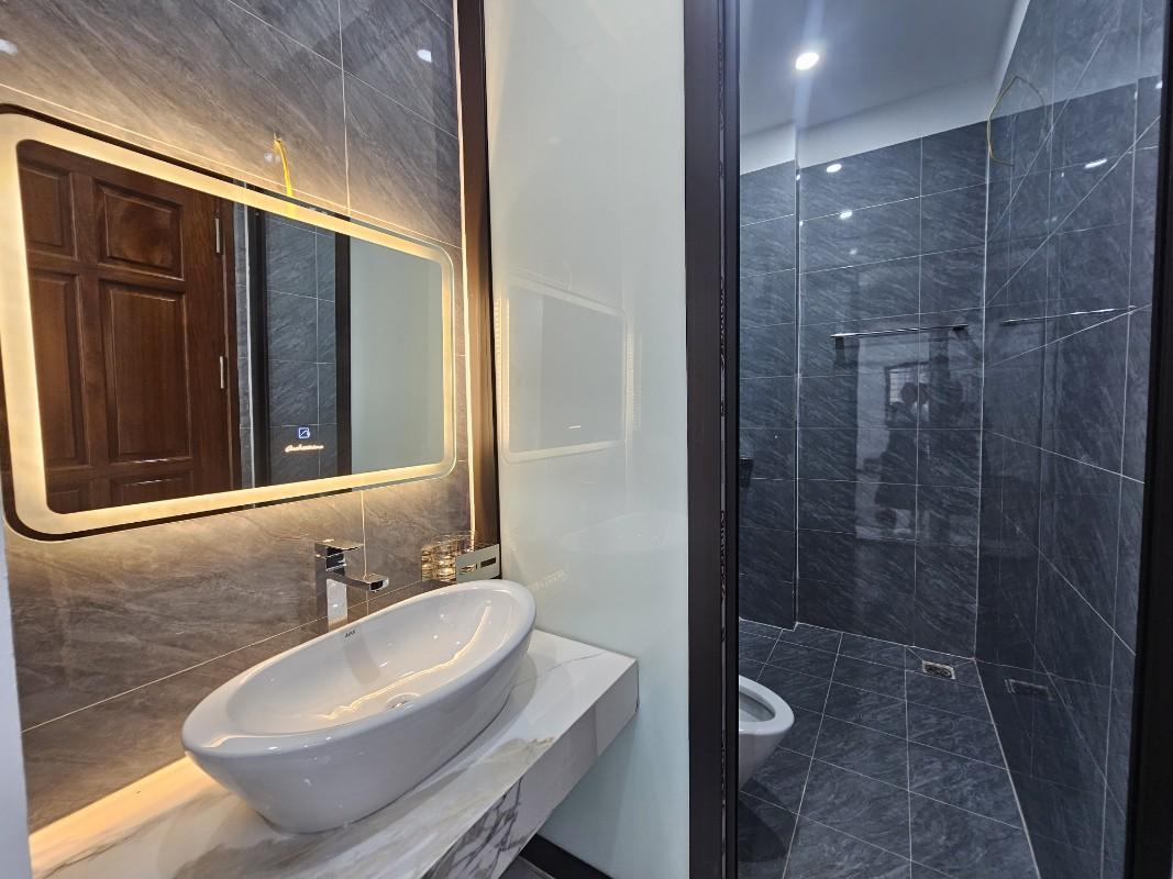 NHÀ MỚI TINH – 6 TẦNG, THANG MÁY HIỆN ĐẠI TẠI TRUNG TÂM THẠCH BÀN - GIÁ NHỈNH 8 TỶ! - Ảnh 5