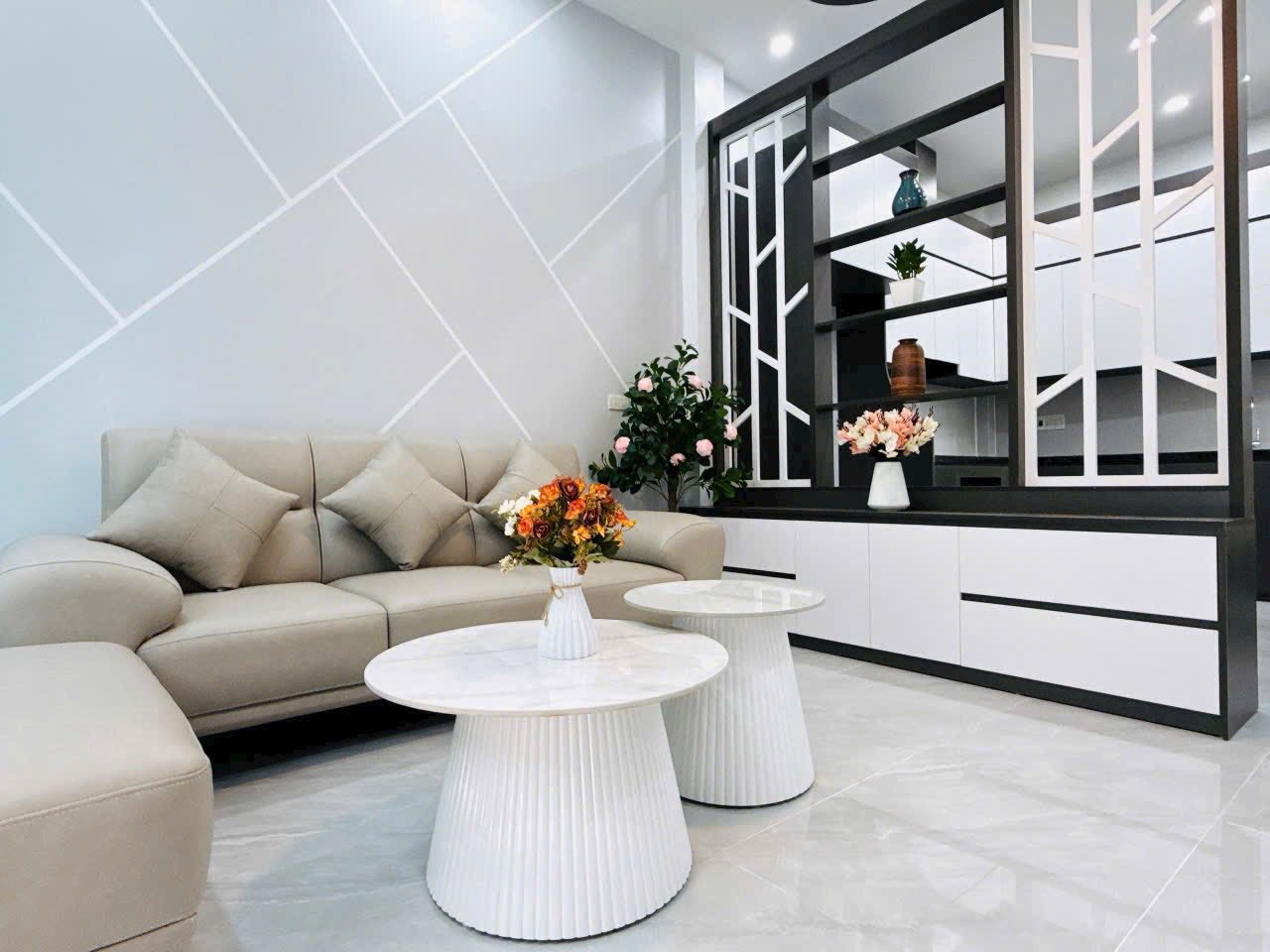 Bán nhà 3 tầng ngõ đường Nguyễn Lương Bằng, TP HD, 43.8m2, mt 7.2m, 3 ngủ, 2vs, 2.28 tỷ - Ảnh chính