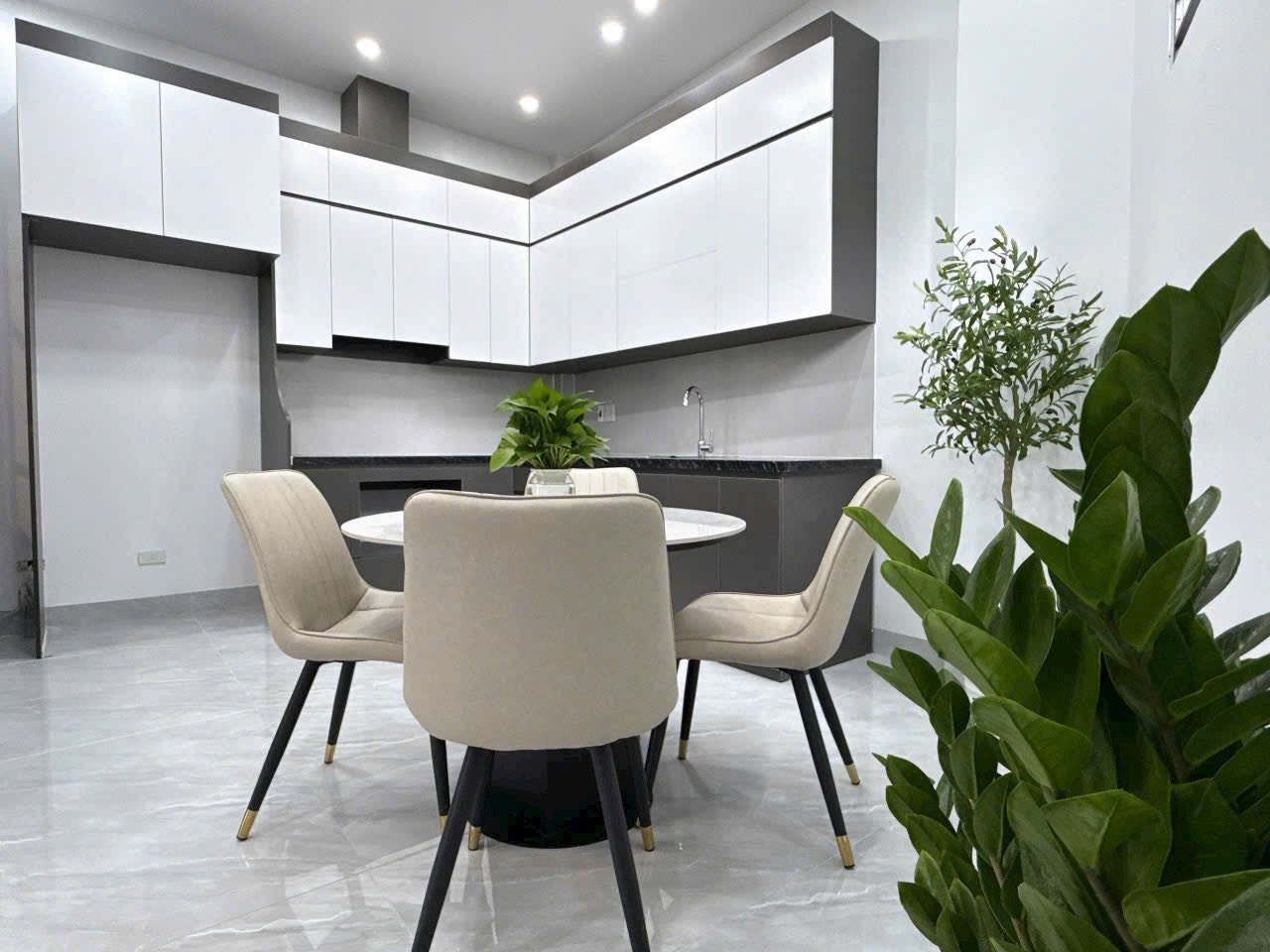 Bán nhà 3 tầng ngõ đường Nguyễn Lương Bằng, TP HD, 43.8m2, mt 7.2m, 3 ngủ, 2vs, 2.28 tỷ - Ảnh 2