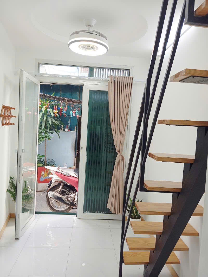 Nhà 2 tầng nhỏ xinh ngang (2,5x7)m Tùng thiện vương giá 1,95 tỉ - Ảnh 1