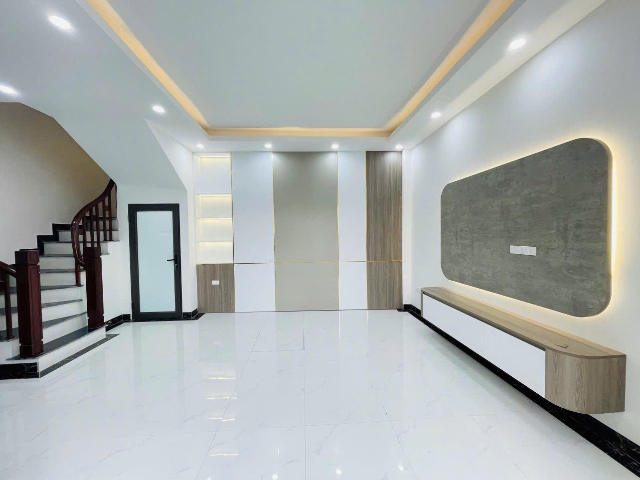 BÁN NHÀ 5 TẦNG - 35M2 - VIỆT HƯNG - LONG BIÊN - NGÕ THÔNG - XE CON ĐỖ CỬA - NHỈNH 5 TỶ - Ảnh 1