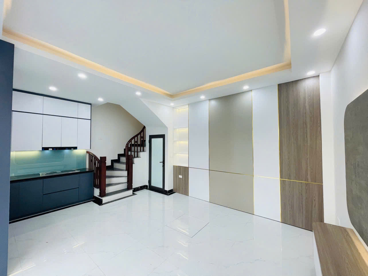 BÁN NHÀ 5 TẦNG - 35M2 - VIỆT HƯNG - LONG BIÊN - NGÕ THÔNG - XE CON ĐỖ CỬA - NHỈNH 5 TỶ - Ảnh 2