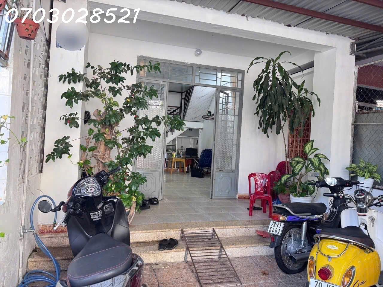 BÁN NHÀ 1TRỆT 1LẦU HẺM HƯƠNG ĐIỀN - ĐỒNG NAI , NHA TRANG. GIÁ CHỈ 2 tỷ 850 - Ảnh 1