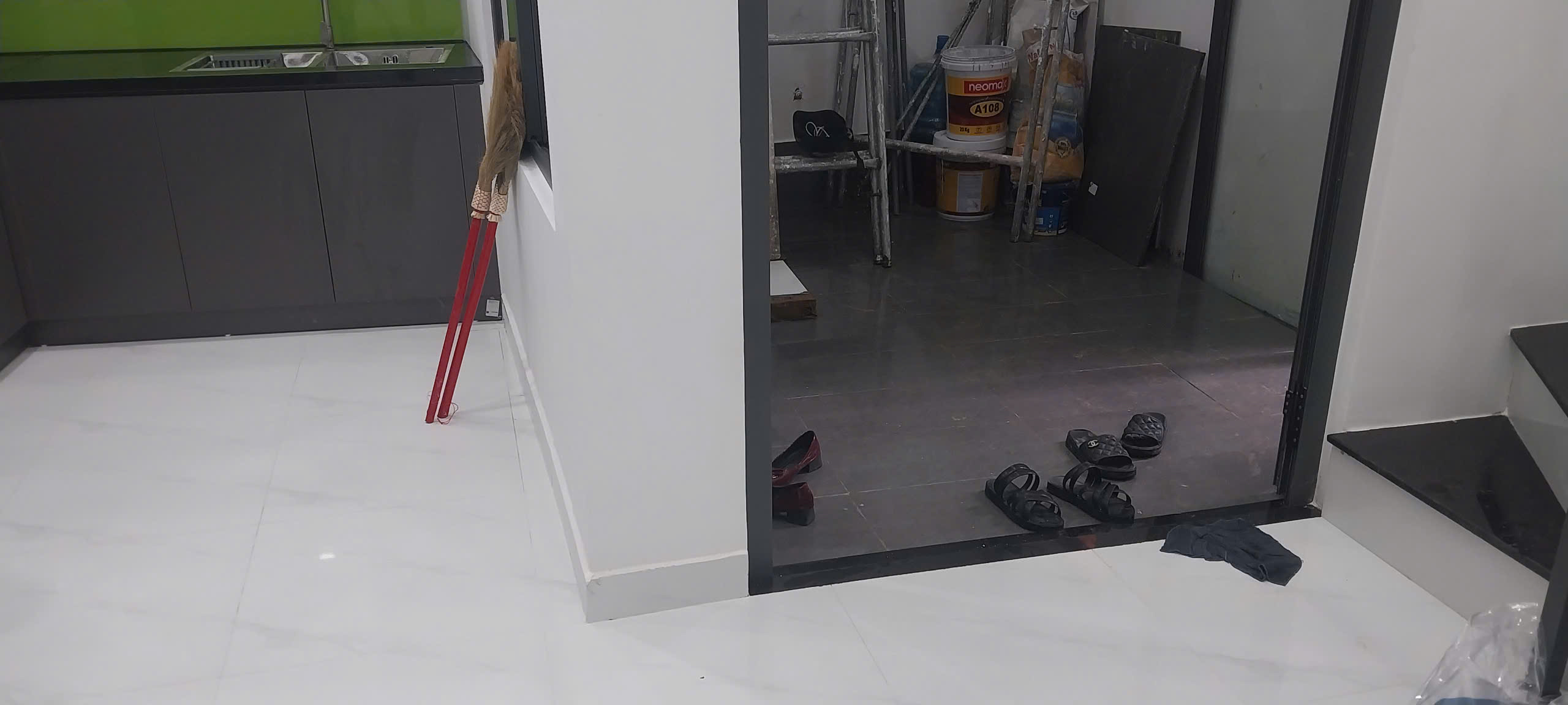 ♣ 2.45 tỷ Nhà cách MT Hải Phòng 50m, Phía đối diện Ga Tàu, 44m2, ngang 5.5m, lửng đúc, sạch sẽ - Ảnh 1