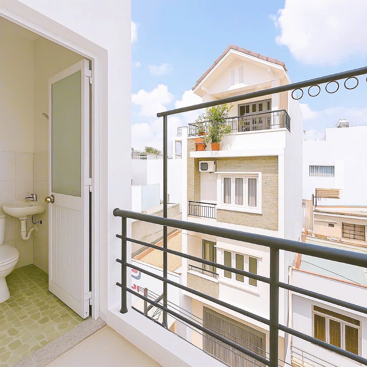 Bán nhà Lô góc, hẻm Xe hơi Phạm Văn Hai, QUẬN TÂN BÌNH, Sổ vuông 4.7x15 m,15.2 tỷ - Ảnh 1