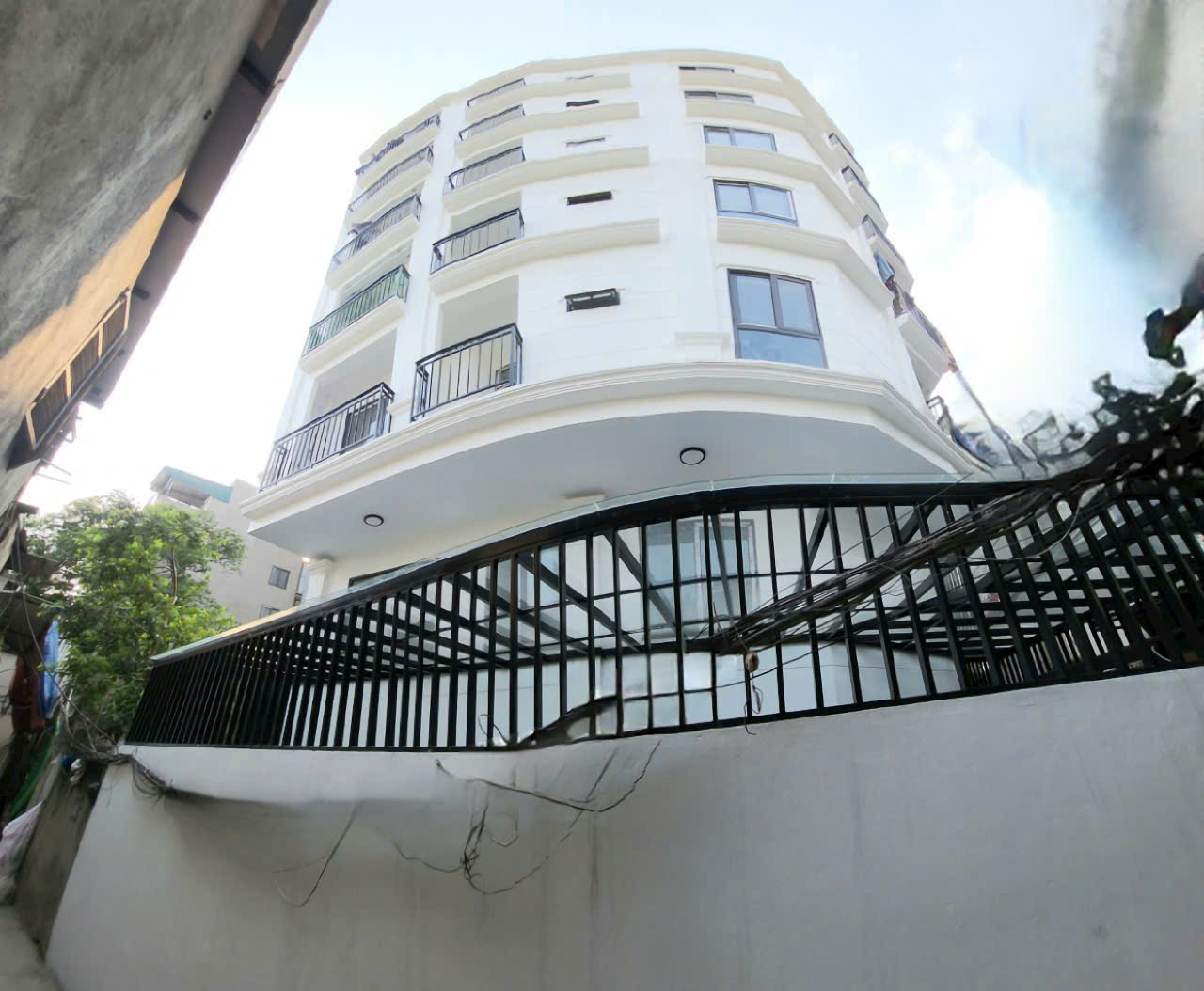 Bán tòa CCMN 9 tầng phố Vũ Tông Phan, 155m2, mặt tiền khủng 20m, hơn 39 tỷ - Ảnh chính