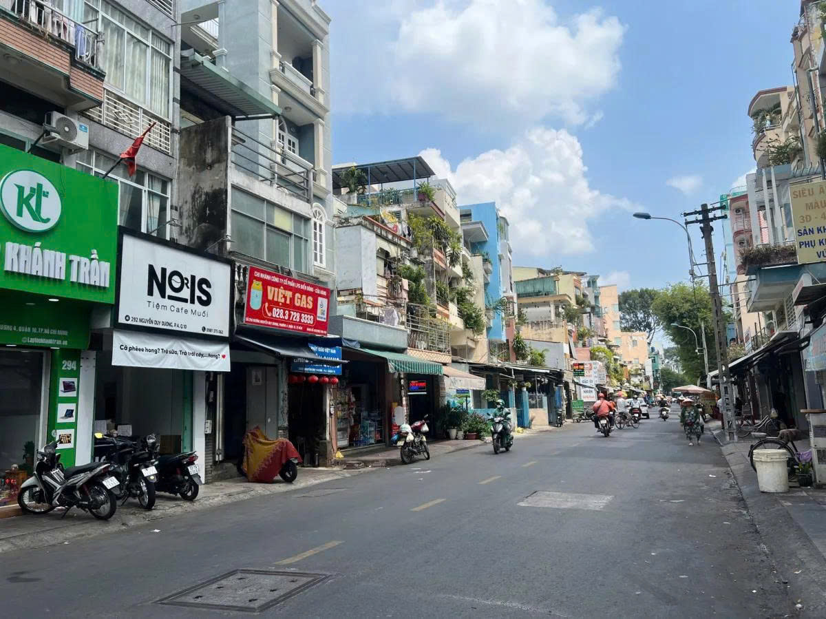 NHà cũ tiện xây mới Hẻm đẹp 10m – Lý Thái Tổ Q10–giá chỉ 18 tỷ ,105m2 2tang 5x21m - Ảnh chính