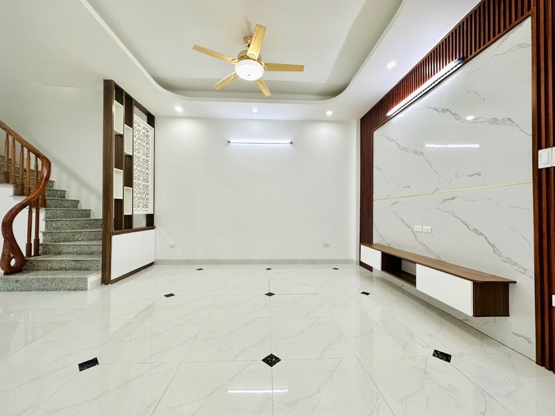 🏠 NHÀ 5 TẦNG - 1 NHÀ RA Ô TÔ TRÁNH - FULL NỘI THẤT - Ở NGAY – TRUNG TÂM THẠCH BÀN. - Ảnh chính