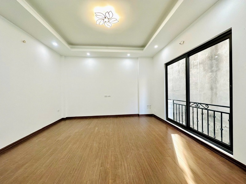🏠 NHÀ 5 TẦNG - 1 NHÀ RA Ô TÔ TRÁNH - FULL NỘI THẤT - Ở NGAY – TRUNG TÂM THẠCH BÀN. - Ảnh 3