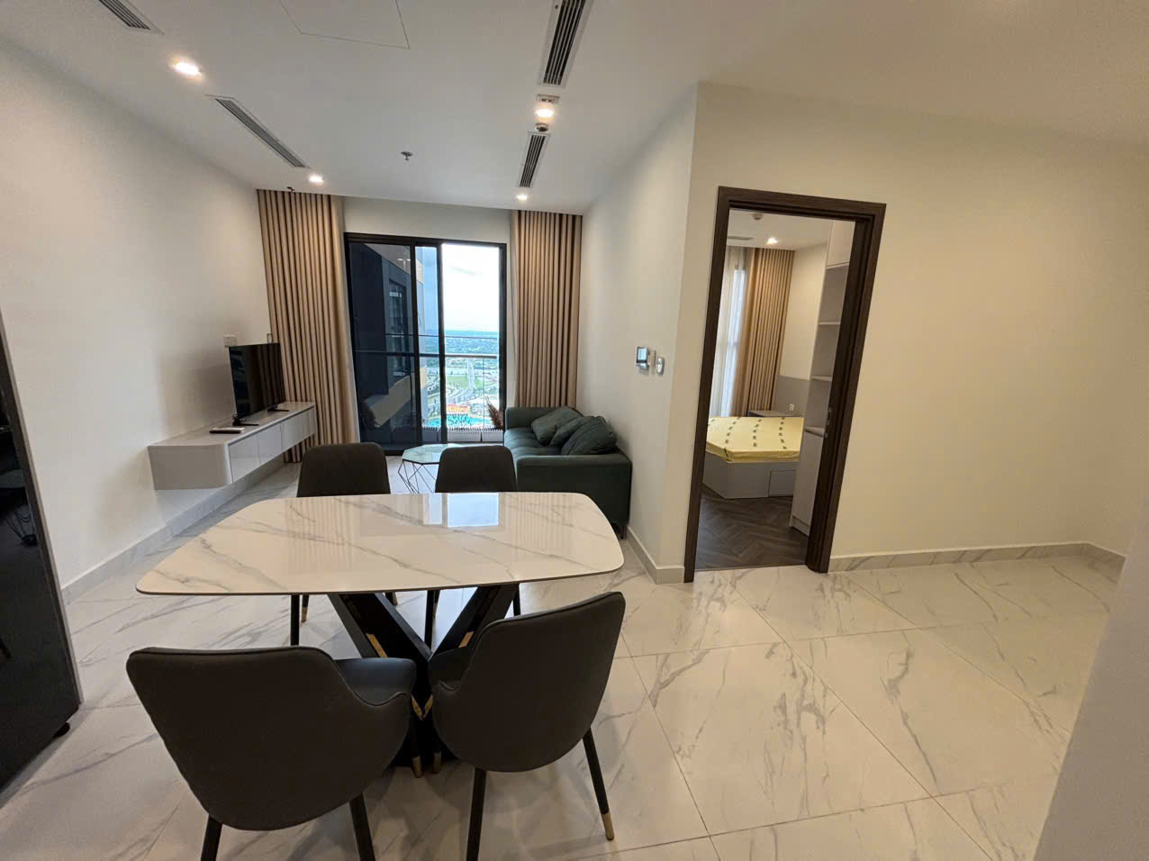 CHO THUÊ CĂN HỘ 2 PHÒNG NGỦ FULL NỘI THẤT TẠI VINHOMES GRAND PARK – GIÁ CHỈ 12 TRIỆU/THÁNG - Ảnh 1