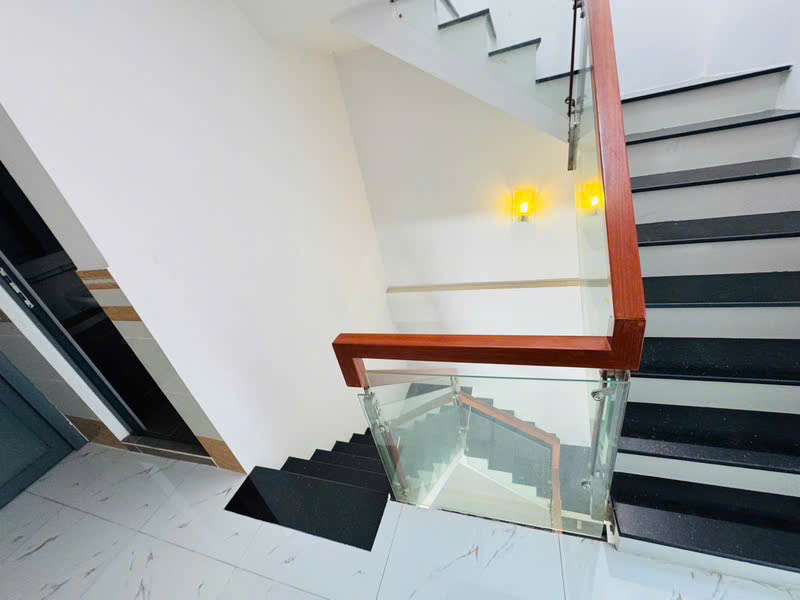Nhà đẹp 4 tầng 68m2 - Bình đông Quận 8 - Gía 5,35 tỉ - Ảnh 2