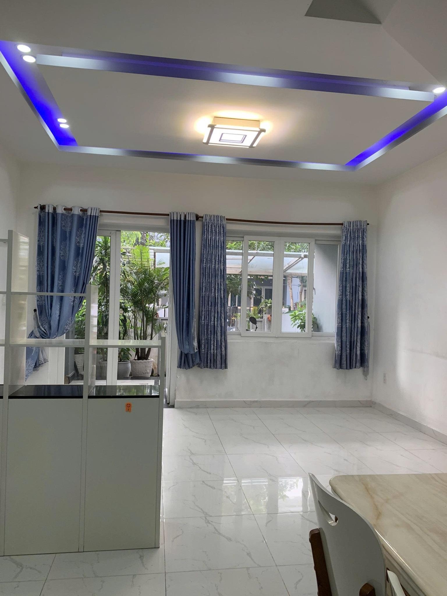 Cho thuê nhà Mega Village Khang Điền, 3 tầng, 3 PN, DT 75m2, nội thất đầy đủ, giá chỉ 11.5tr tháng - Ảnh 1