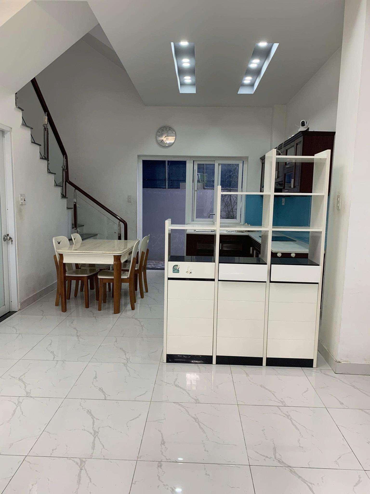 Cho thuê nhà Mega Village Khang Điền, 3 tầng, 3 PN, DT 75m2, nội thất đầy đủ, giá chỉ 11.5tr tháng - Ảnh chính