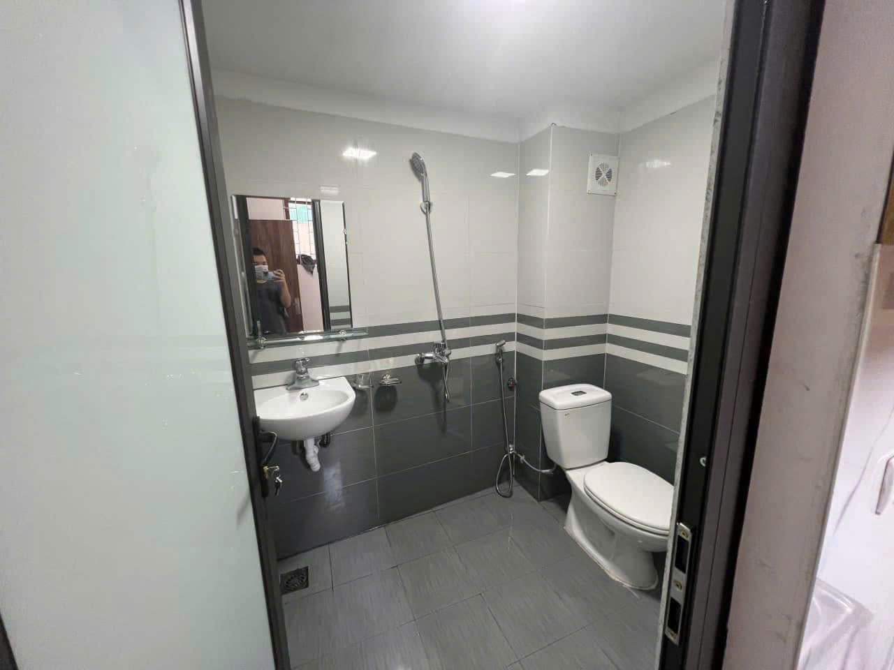 Cho thuê căn 2pn cực đẹp thoáng tại ngõ 166 Nguyễn Trãi, Thanh Xuân - Ảnh 3