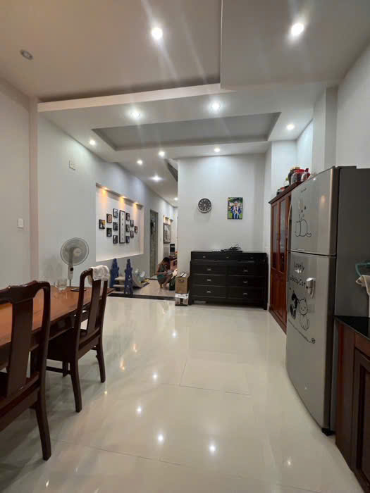 OTO NGỦ TRONG NHÀ, GIÁP BÌNH THẠNH- GIÁP PHẠM VĂN ĐỒNG- KHU DÂN CƯ SẦM UẤT - Ảnh 1