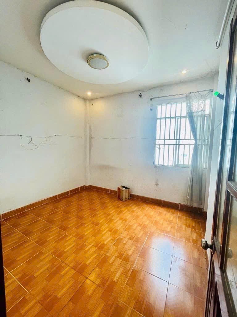 BÁN NHÀ HẺM XE HƠI THÔNG DTCN 40M2 4 TẦNG BTCT NHỈNH 5TỶ<br><br> - Kết cấu: Trệt 3 lầu, gồm 4PN, 3wc, 2 - Ảnh 3