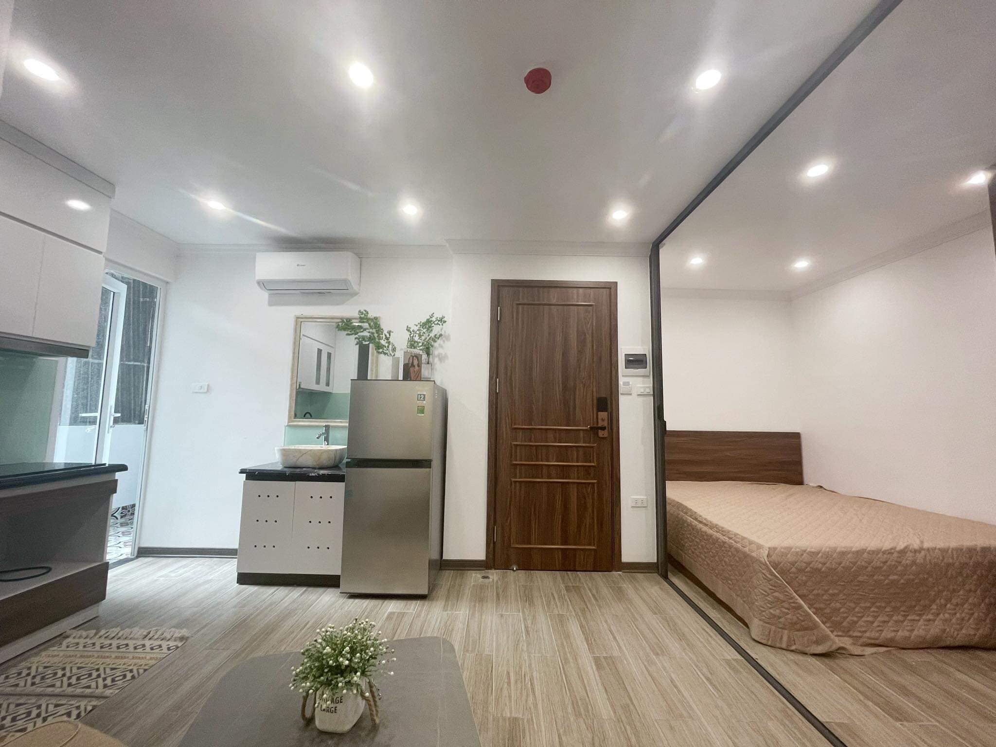 Bán tòa 8 tầng phố Nguyên Hồng 95m2, 2 mặt tiền 5m ô tô tránh dòng tiền 130 triệu/tháng - Ảnh 2