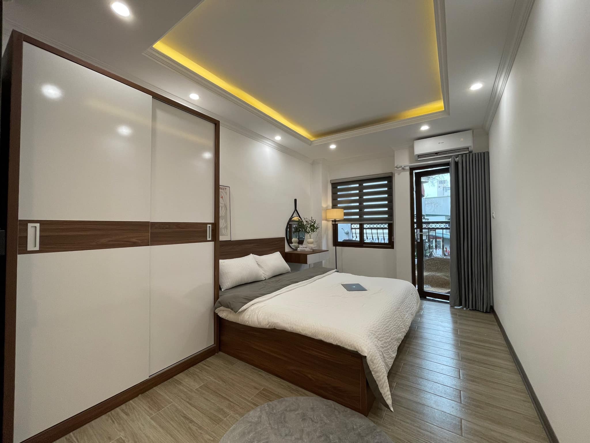 Bán tòa 8 tầng phố Nguyên Hồng 95m2, 2 mặt tiền 5m ô tô tránh dòng tiền 130 triệu/tháng - Ảnh chính