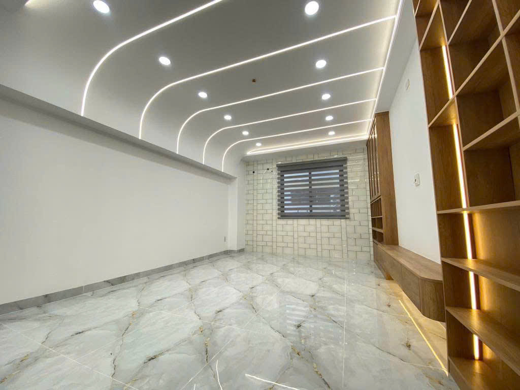 🌟 NHÀ MỚI ĐẸP LUNG LINH – 5 TẦNG KIÊN CỐ – THANG MÁY XỊN SÒ – NGAY HƯƠNG LỘ 2 – NGÃ TƯ BỐN XÃ - Ảnh 1