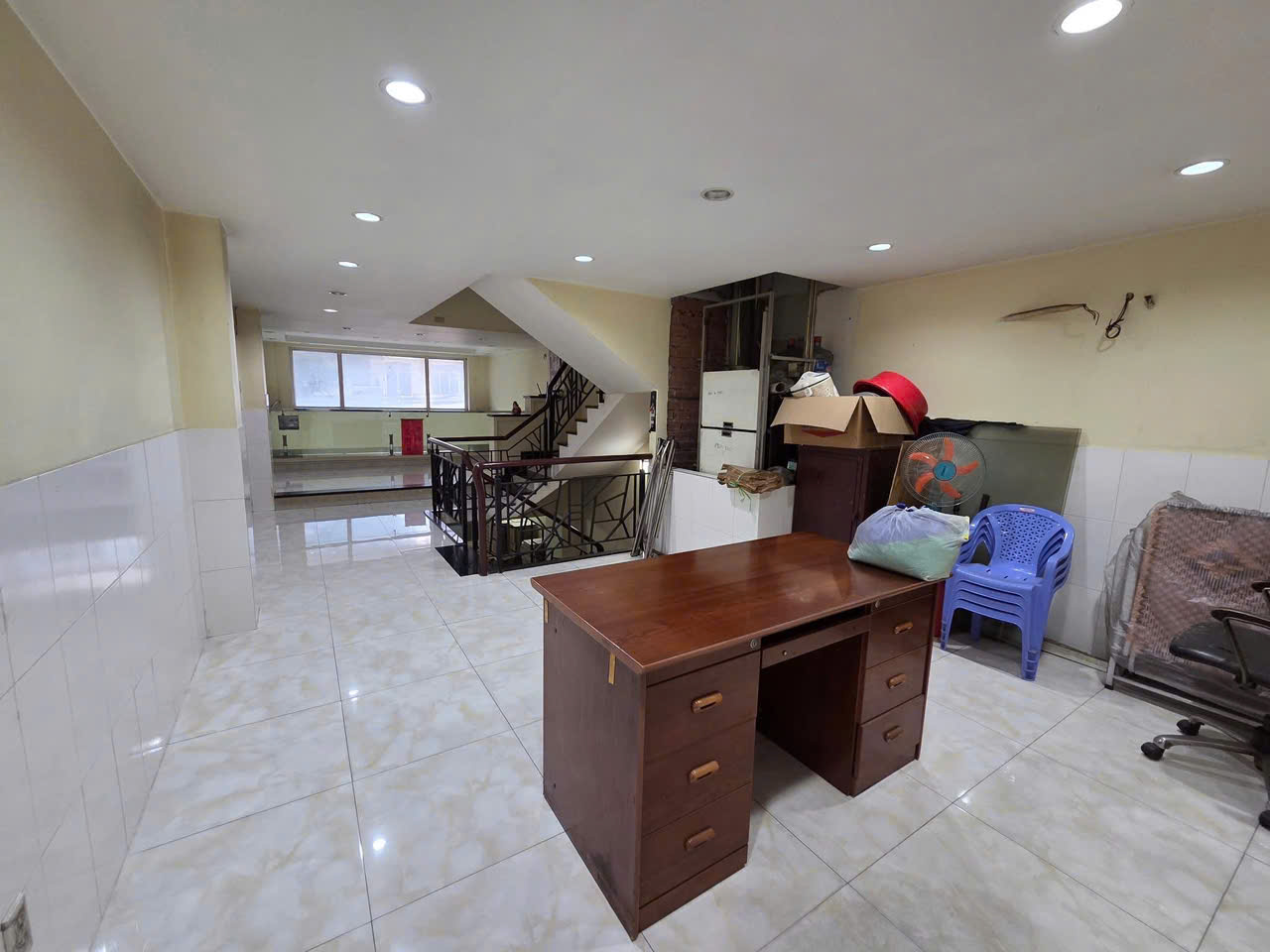 VIP HIẾM MẶT TIỀN KHU CHỢ LỚN NGAY VÕ VĂN KIỆT & CAO VĂN LẦU - 4,5x13m - 5 TẦNG - VUÔNG VỨC KHÔNG - Ảnh 2
