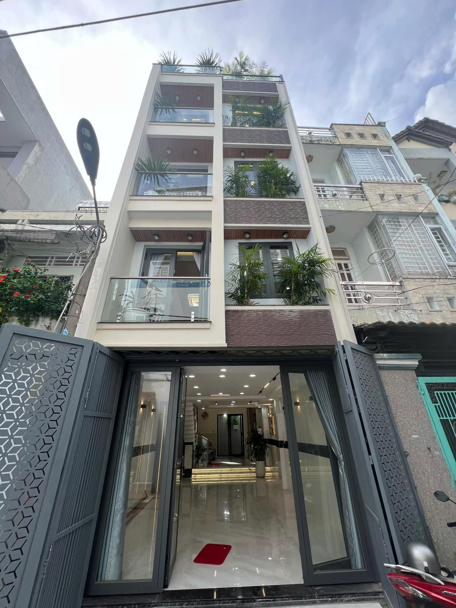 Bán nhà Hẻm xe hơi Nguyễn Tư Giản - gần Emart Phan Huy Ích, 4,2x14m, 5 Tầng, 8,9 tỷ. - Ảnh chính