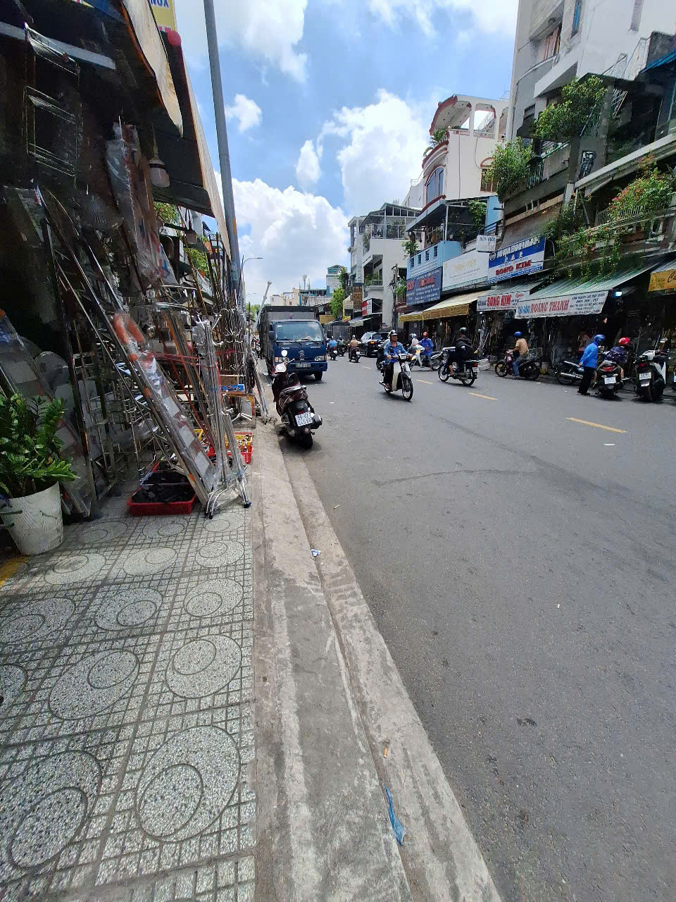 BÁN NHÀ CHDV 5 LẦU CÓ THANG MÁY – NGAY NGHĨA, BÌNH THẠNH<br><br>📍 - Ảnh chính