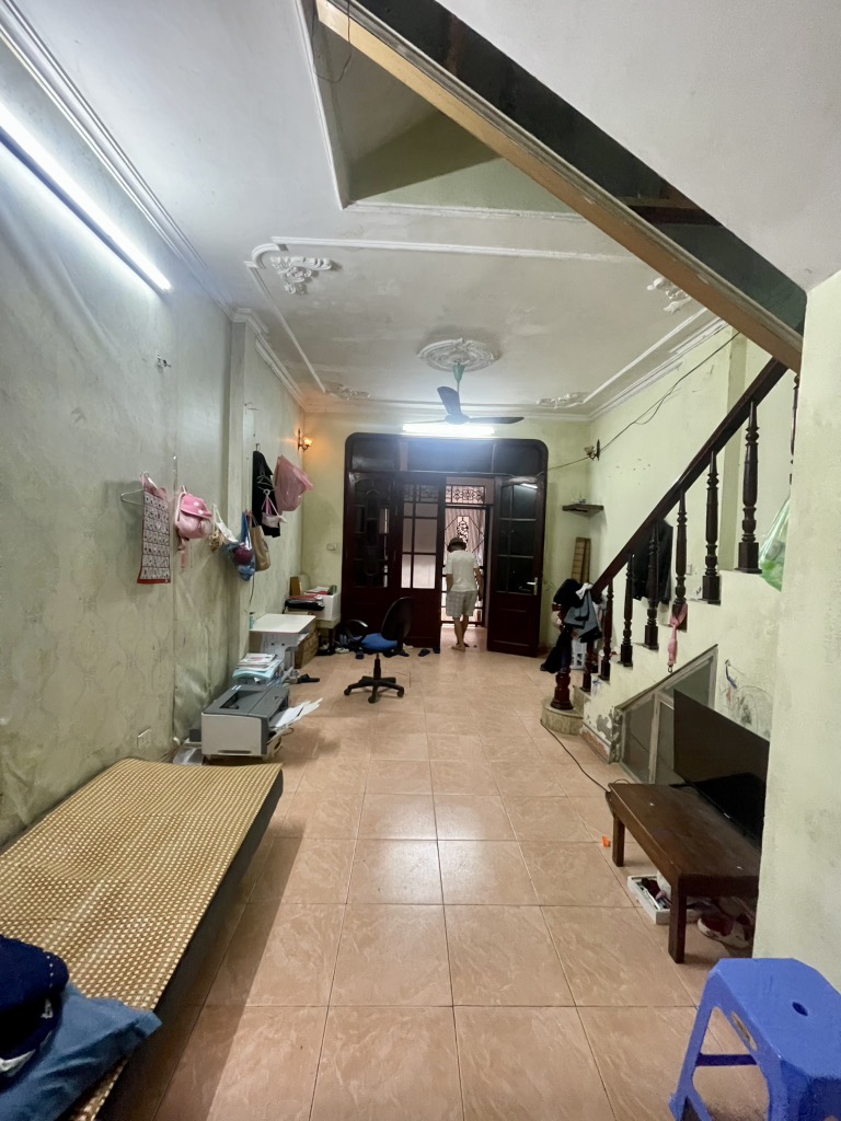 Bán nhà phố Giáp Bát cách một nhà ra phố giá đầu tư hấp dẫn 57m2 giá chào chỉ 9.5 tỷ - Ảnh 1