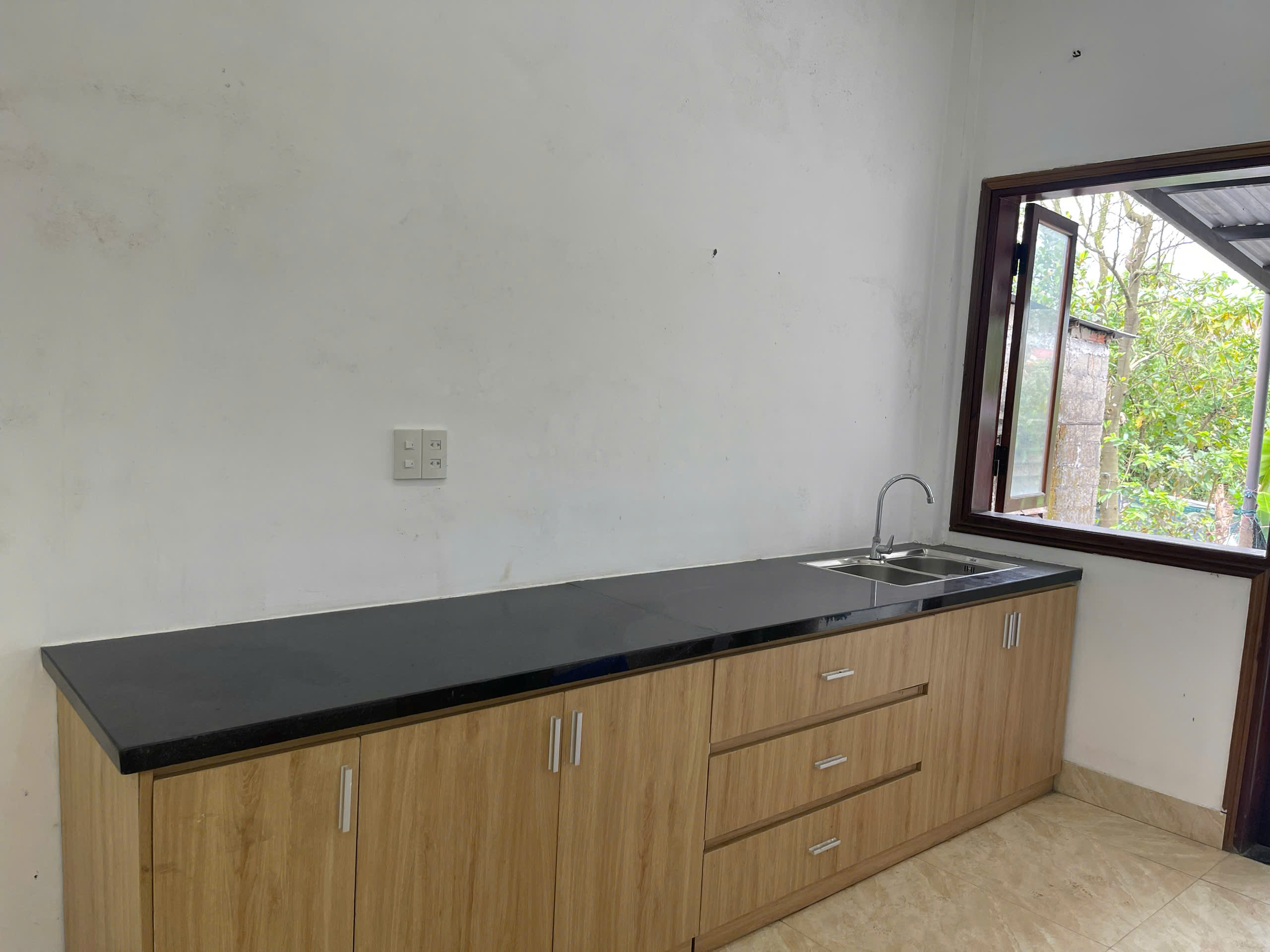 CHO THUÊ - Nhà nguyên căn 139m2,4phòng ngủ, cao ráo ko ngập lụt, rộng rãi thoáng mát - Ảnh 1