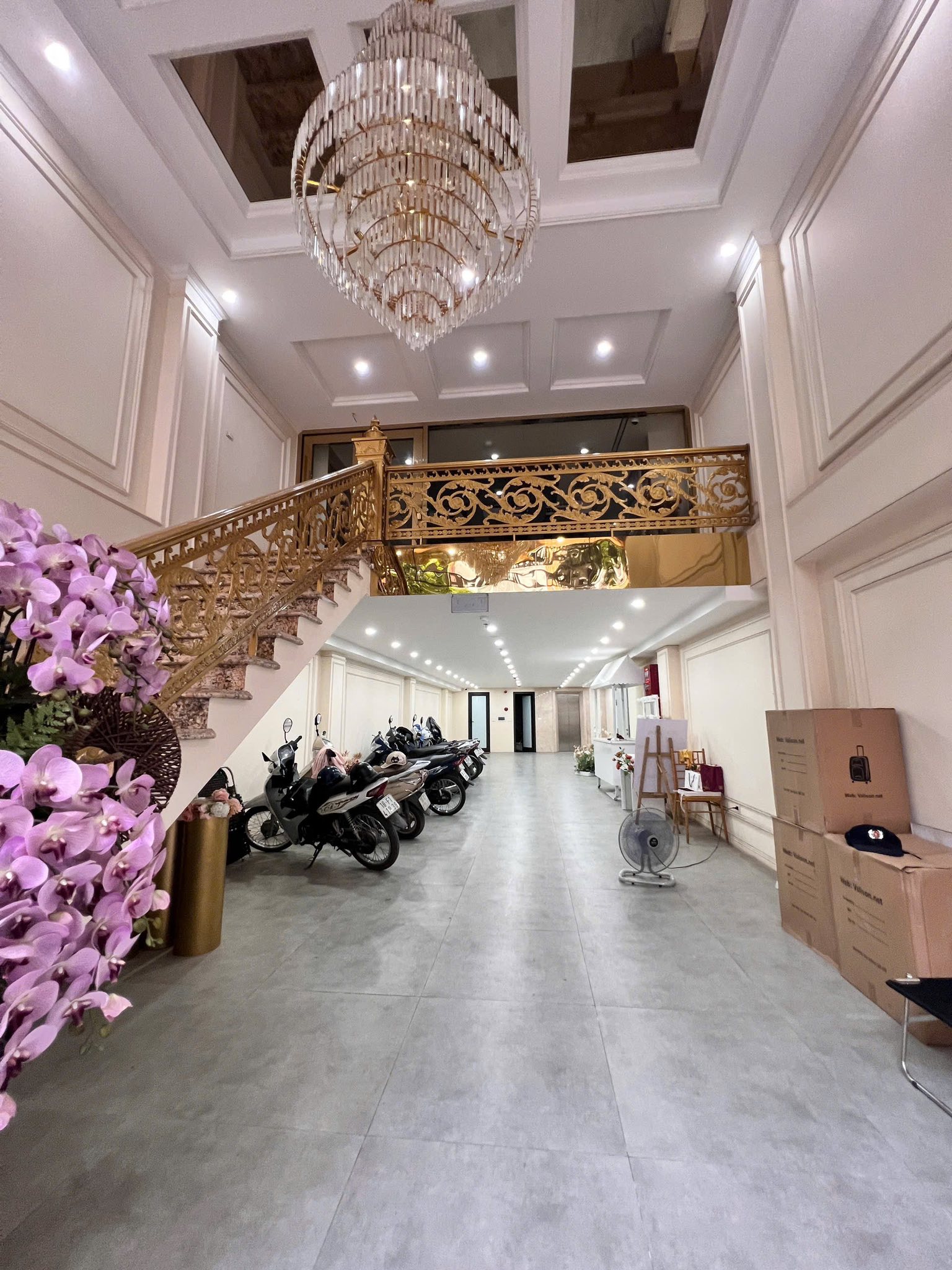Bán Tòa BUILDING Phố Nguyễn Xiển 132m/ 7T Thang máy, MT 5.2m 79 Tỷ, Cách phố 30m - Ảnh 1