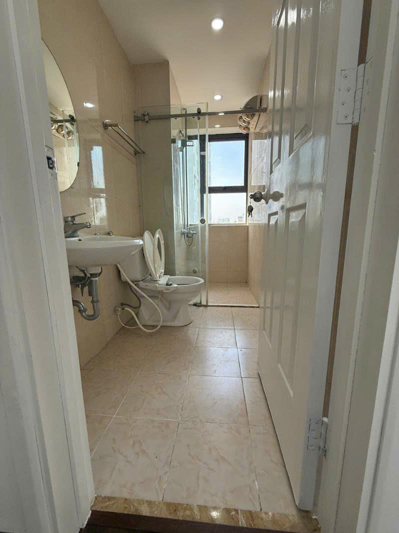 Bán nhà gấp ở Quan Nhân, Thanh Xuân, diện tích 60m2, 5 tầng, an ninh chặt chẽ,  5 tỷ. - Ảnh chính
