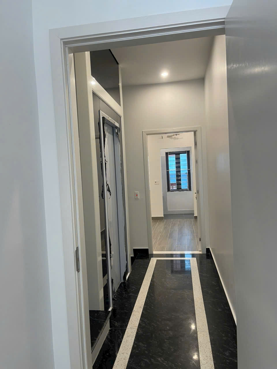Nhà phân lô 739 Nguyễn Văn Linh, 80m 4 tầng, Thang Máy, giá 7.5 tỉ - Ảnh 3