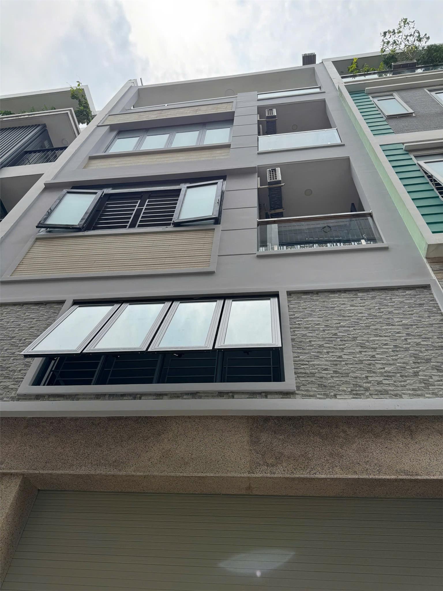 **Bán nhà 5 tầng hẻm Trường Chinh** HXH phường 13, Tân Bình; (5,5*12) - Ảnh chính